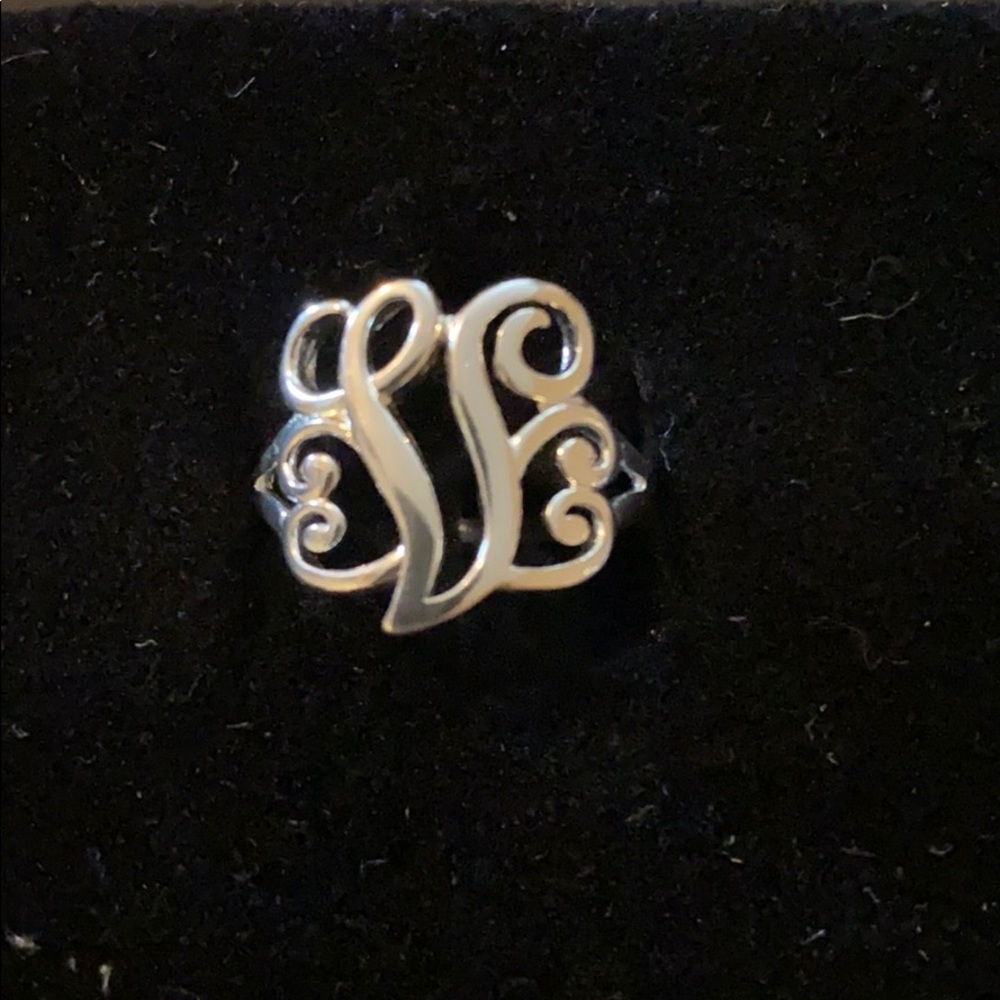 “V” Initial Ring